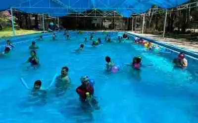 FESTEJAN A LOS NIÑOS DURANTE ACTIVACIÓN FÍSICA DE DISCAPACIDAD