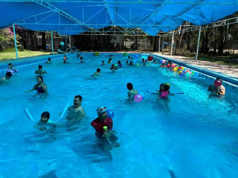 FESTEJAN A LOS NIÑOS DURANTE ACTIVACIÓN FÍSICA DE DISCAPACIDAD