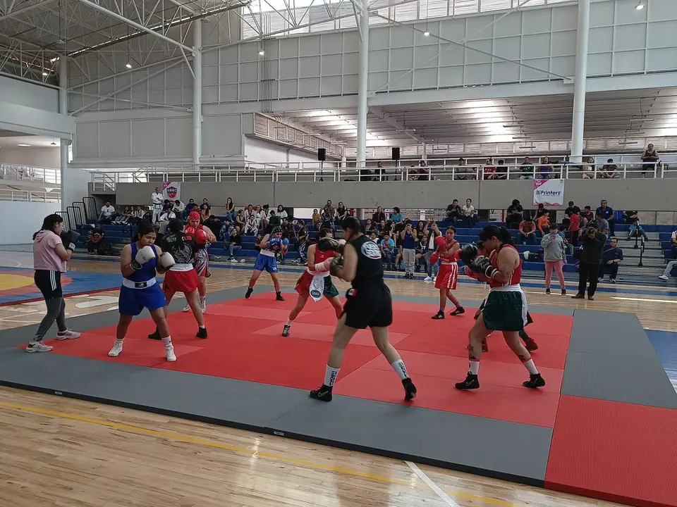 REALIZAN EXHIBICIÓN FEMENIL DE DEPORTES DE COMBATE