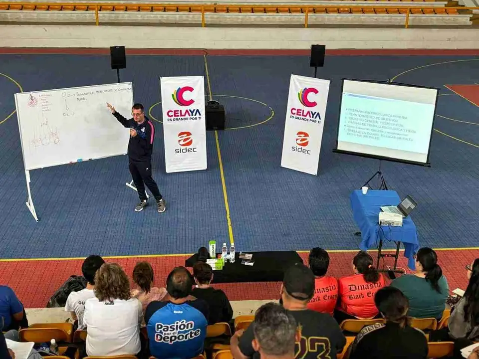 BRINDAN CAPACITACIÓN EN PSICOLOGÍA DEL DEPORTE A ENTRENADORES CELAYENSES