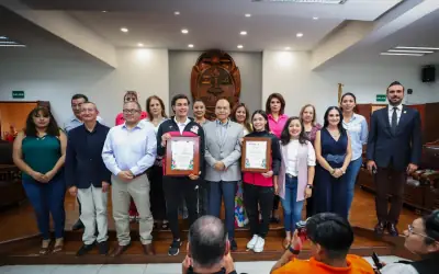ENTREGAN RECONOCIMIENTOS A DEPORTISTAS “ORGULLO CELAYENSE” PAULINA MARTÍNEZ Y MATÍAS GRANDE, PARTICIPANTES EN LOS JUEGOS OLÍMPICOS DE PARIS