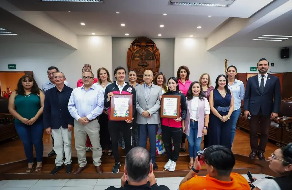 ENTREGAN RECONOCIMIENTOS A DEPORTISTAS “ORGULLO CELAYENSE” PAULINA MARTÍNEZ Y MATÍAS GRANDE, PARTICIPANTES EN LOS JUEGOS OLÍMPICOS DE PARIS
