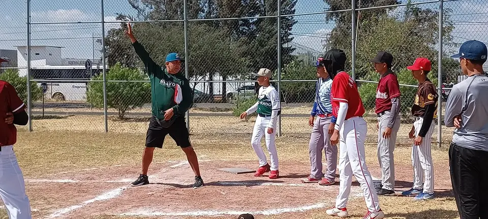 ASISTEN PELOTEROS AL TRY OUT MUNICIPAL DE BÉISBOL RUMBO A NACIONALES CONADE 2025