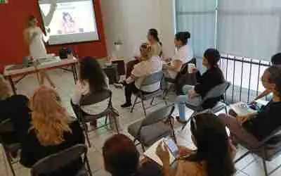 BRINDÓ SIDEC CAPACITACIONES A MUJERES