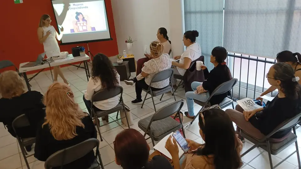 BRINDÓ SIDEC CAPACITACIONES A MUJERES