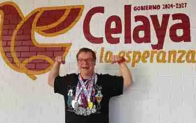 REGRESÓ STEVEN MARTÍNEZ CARGADO DE MEDALLAS