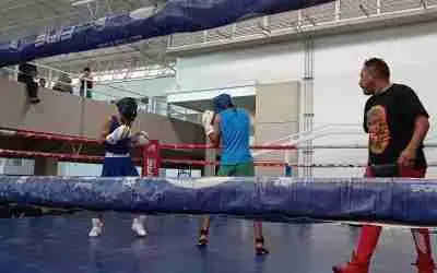 REALIZAN EXHIBICIÓN NAVIDEÑA DE BOXEO