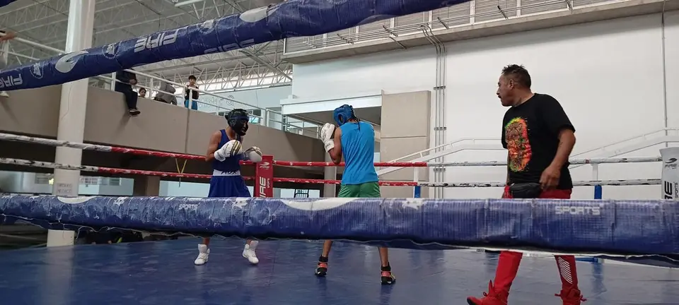 REALIZAN EXHIBICIÓN NAVIDEÑA DE BOXEO