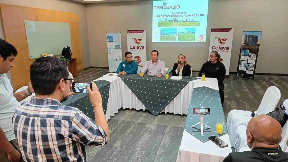 PRESENTAN COPA DE FÚTBOL FM BAJÍO