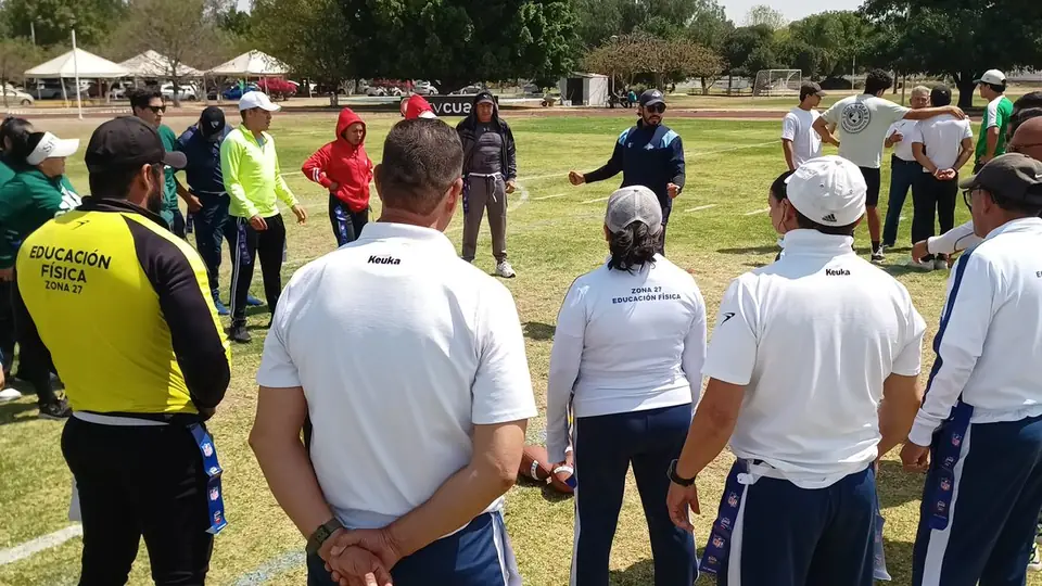 IMPARTEN CLÍNICA DE FÚTBOL AMERICANO Y FLAG