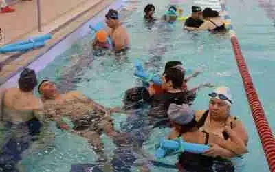 ASISTEN PERSONAS CON DISCAPACIDAD PARA ACTIVARSE FÍSICAMENTE