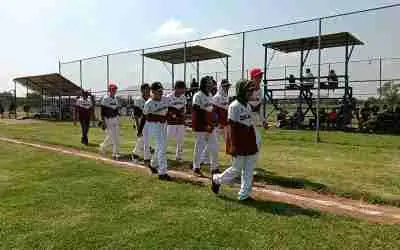CANTARON PLAYBALL EN LA LIGA INFANTIL DE BÉISBOL