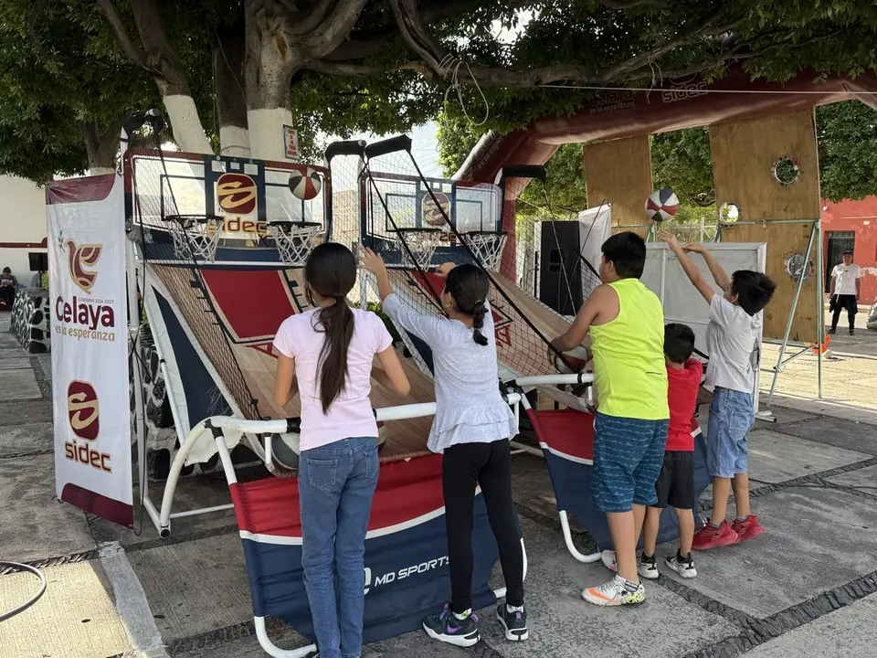SE ACTIVAN FÍSICAMENTE EN EL BARRIO DE SANTIAGUITO