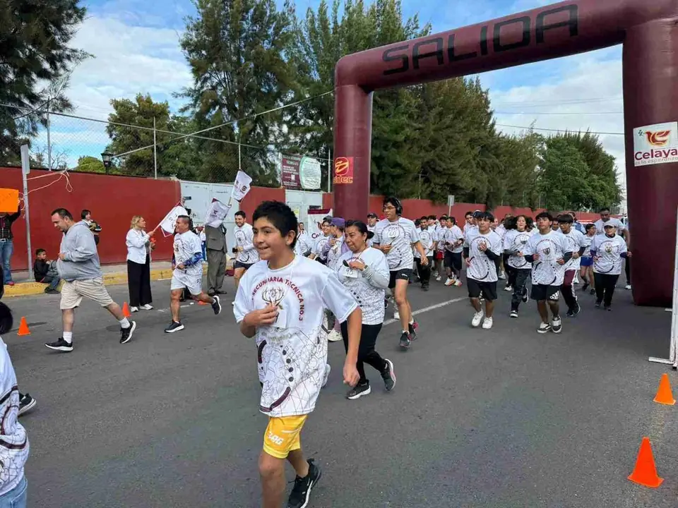 CONMEMORAN 65 ANIVERSARIO DE LA SECUNDARIA ETI 3 CON CARRERA PEDESTRE