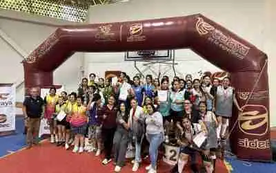 CONVIVEN CHICAS EN TORNEO DE BÁSQUETBOL