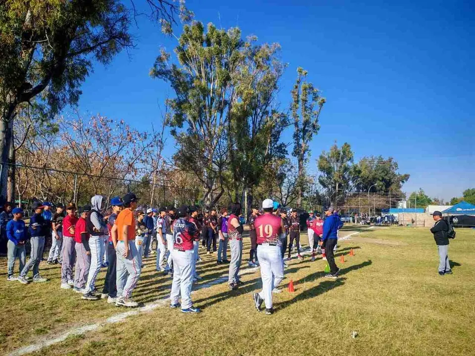 ASISTEN PELOTEROS CELAYENSES A PRUEBAS PARA CONFORMAR LAS SELECCIONES ESTATAL RUMBO A ONC 2026