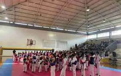 SE FOGUEAN TAEKWONDOINES EN “LA ESPERANZA NOS LIGA”